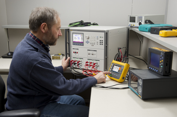 Калибратор мощности fluke 6003a/pq 230 t